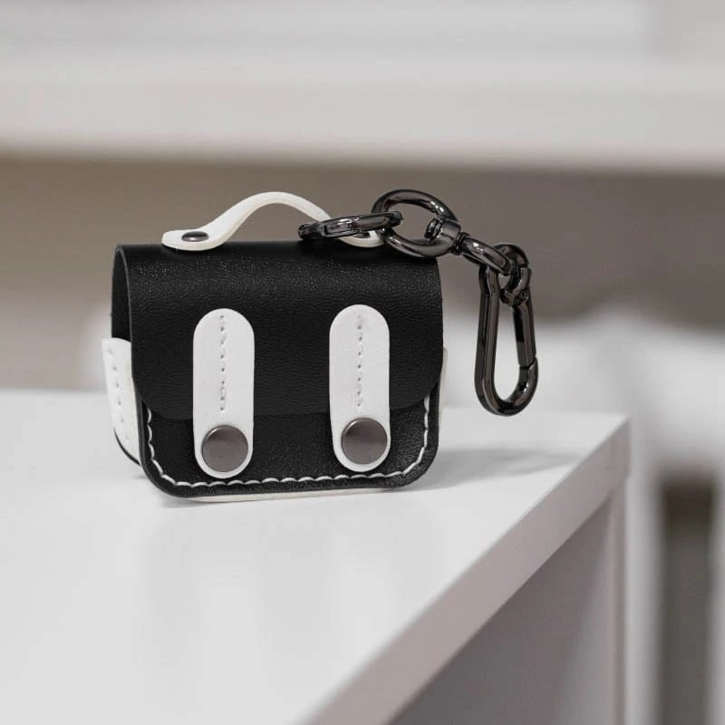 Чехол Leather Case Briefcase для AirPods 4 (Black / White) - фото 1 Чехол Leather Case Briefcase для AirPods 4 (Black / White) - фото 1