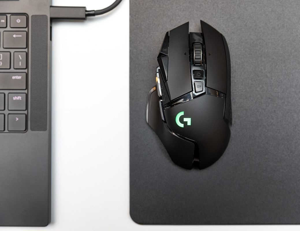 Игровая мышь беспроводная Logitech G502 Lightspeed (910-005567) - фото 2 Игровая мышь беспроводная Logitech G502 Lightspeed (910-005567) - фото 2