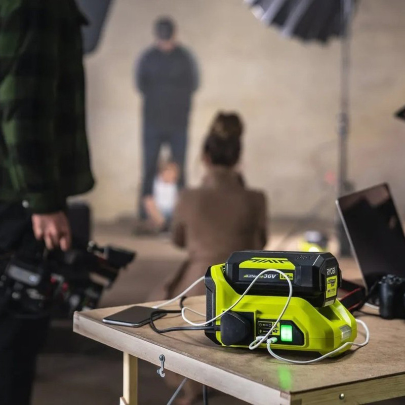 Преобразователь DC-AC (аккумуляторный инвертор) Ryobi RY36BI300A-0 - фото 4