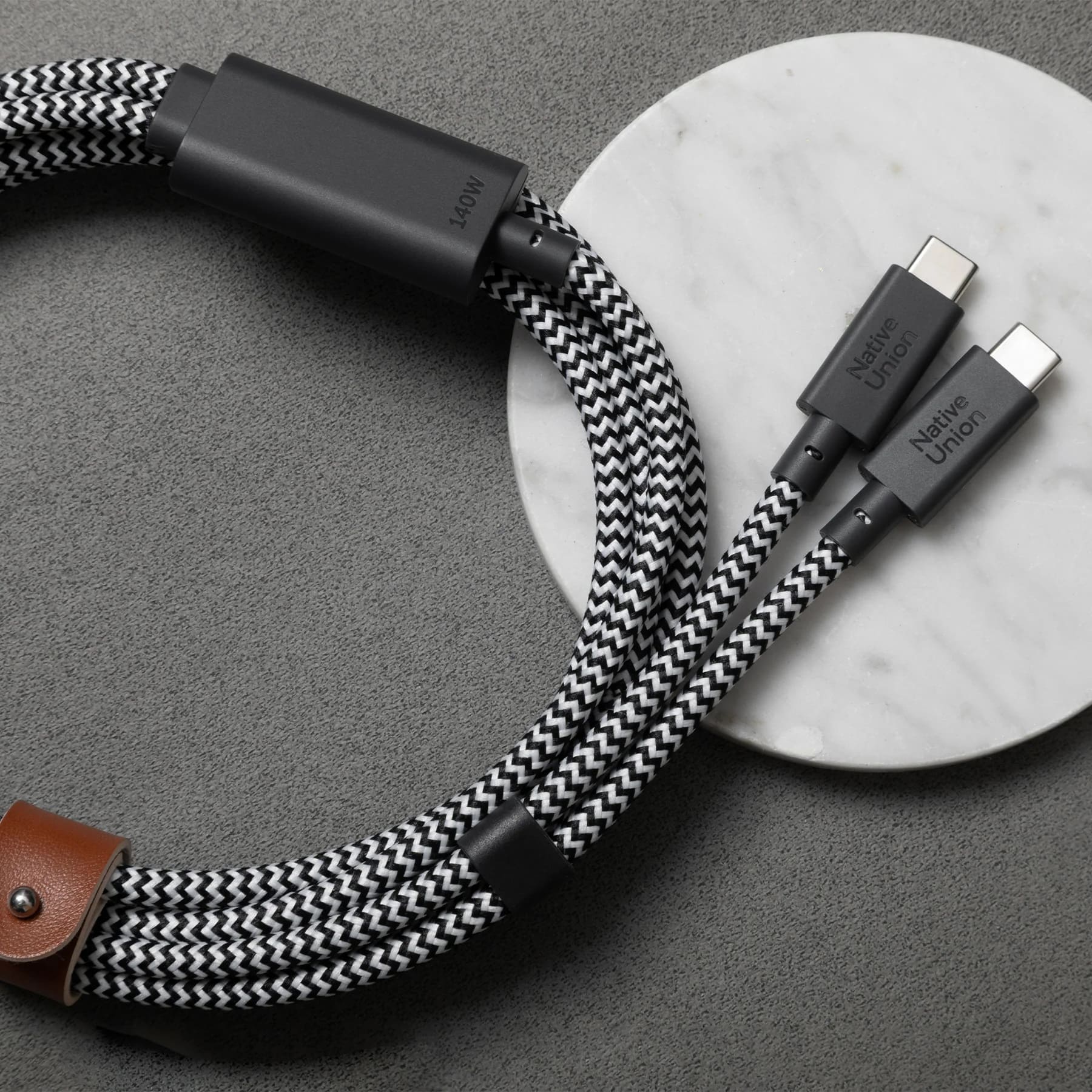 Кабель Native Union Belt Cable USB-C to 2 USB-C 140W Zebra (2 m) (BELT-C-2C-ZEB) - фото 1