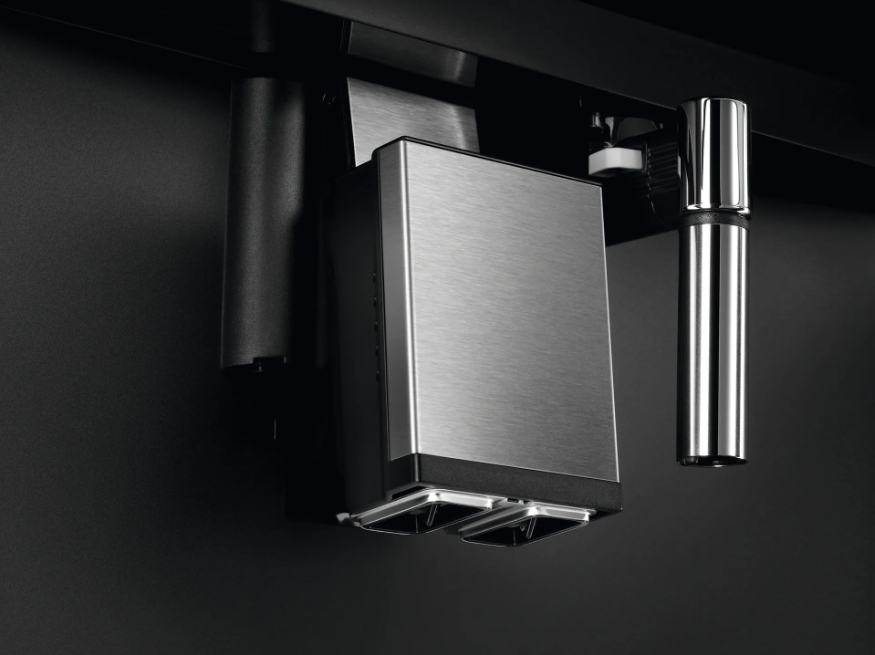 Кофемашина автоматическая Electrolux EBC85X - фото 7