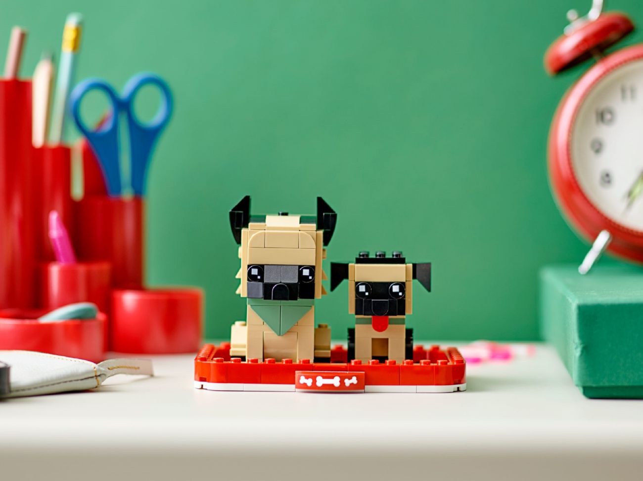Конструктор Lego Brickheadz Немецкая овчарка и щенок (40440) - фото 2 Конструктор Lego Brickheadz Немецкая овчарка и щенок (40440) - фото 2