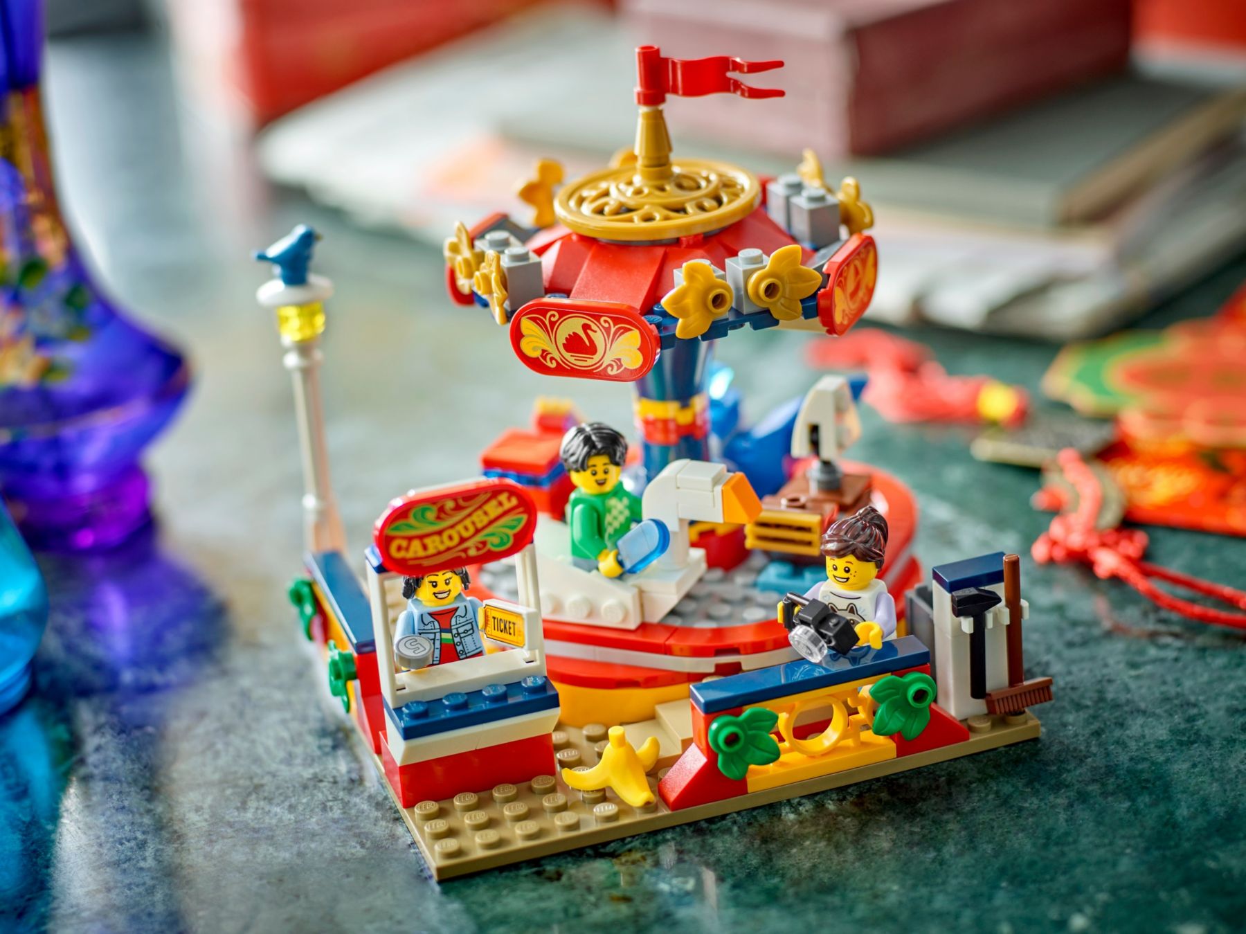 Конструктор Lego Карусельная поездка (40714) - фото 3 Конструктор Lego Карусельная поездка (40714) - фото 3