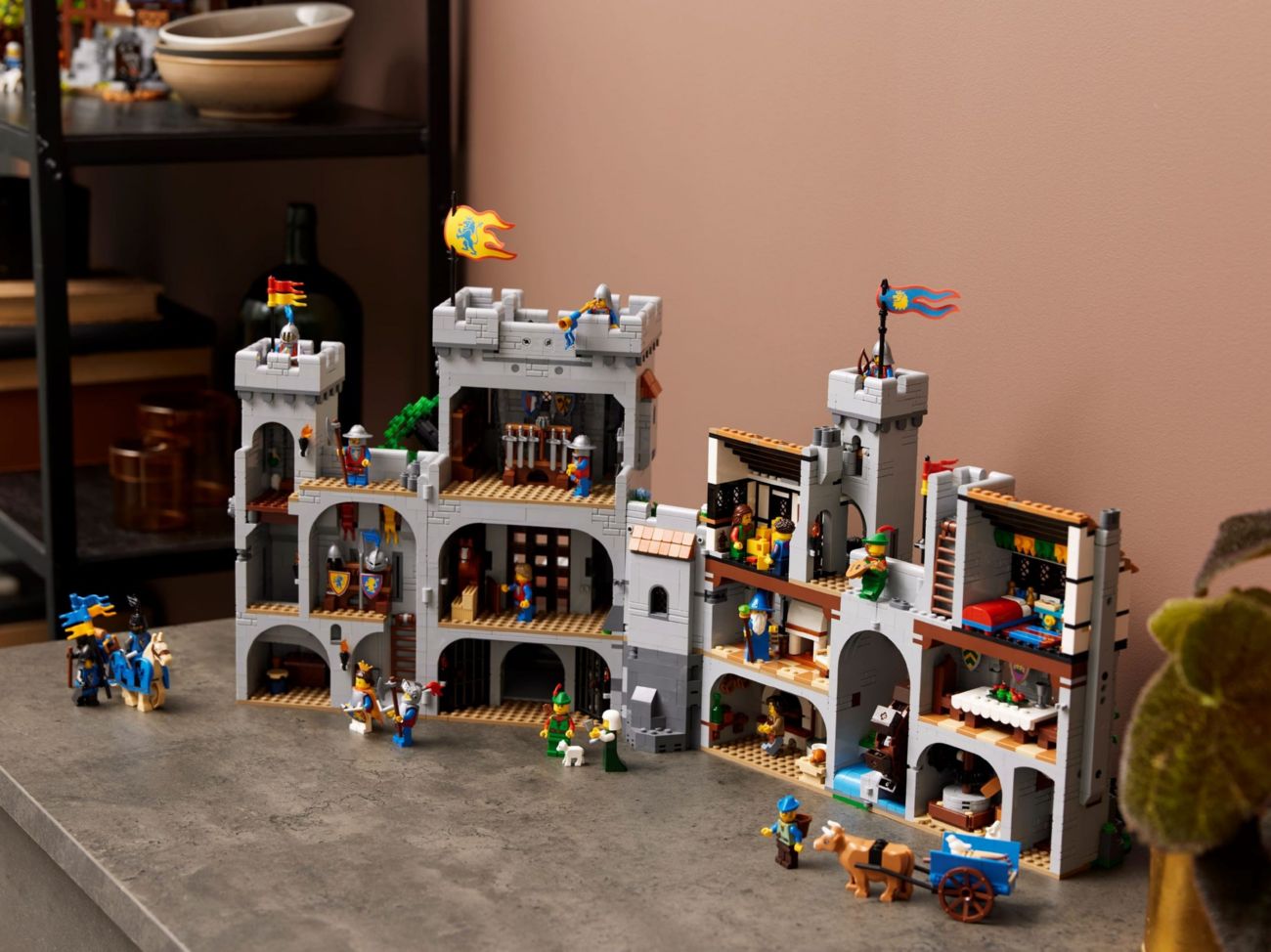 Конструктор Lego Creator Замок львиных рыцарей (10305) - фото 4 Конструктор Lego Creator Замок львиных рыцарей (10305) - фото 4
