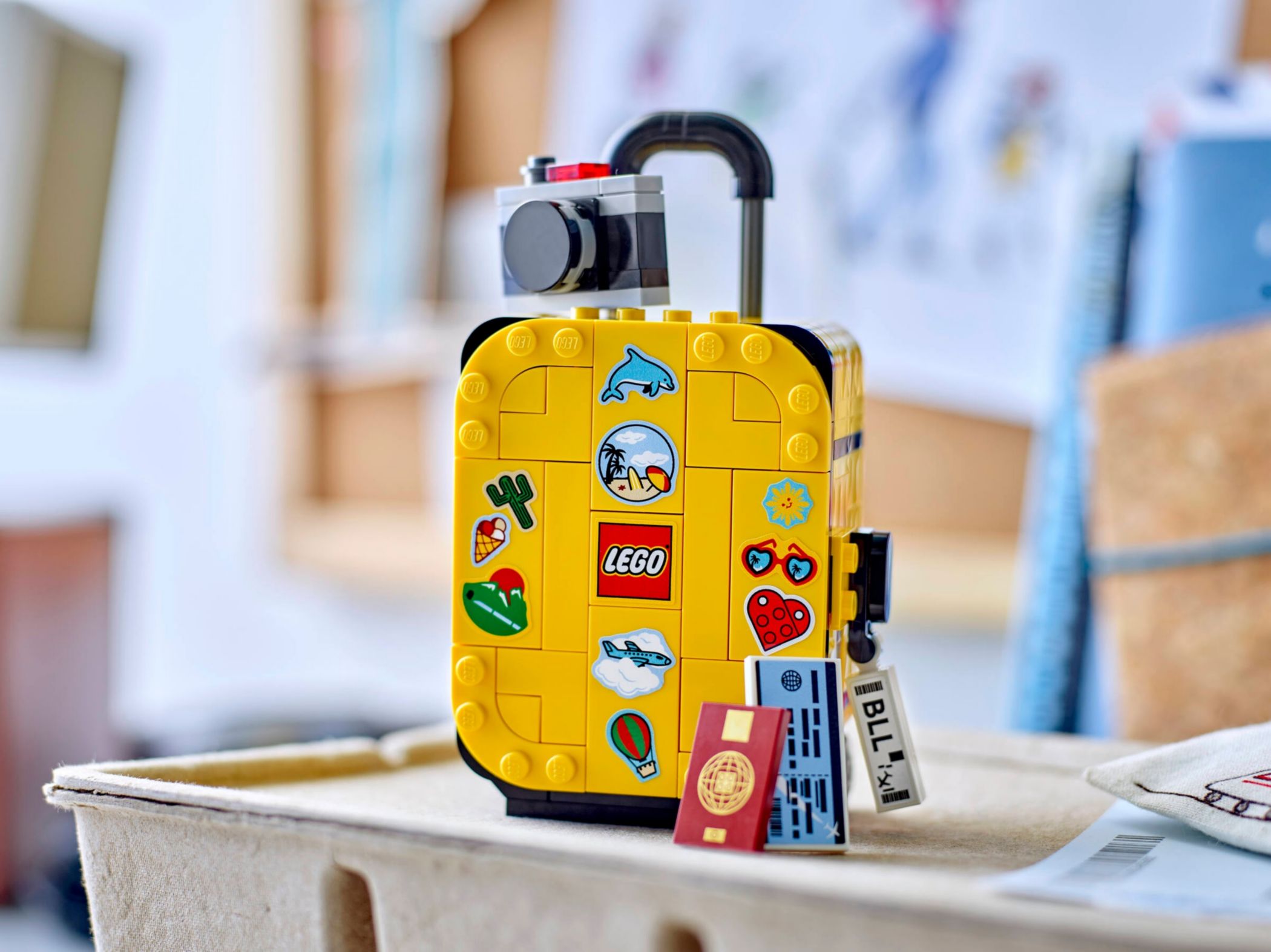 Конструктор Lego Creator Жовта дорожня валіза (40817) - фото 5 Конструктор Lego Creator Жовта дорожня валіза (40817) - фото 5