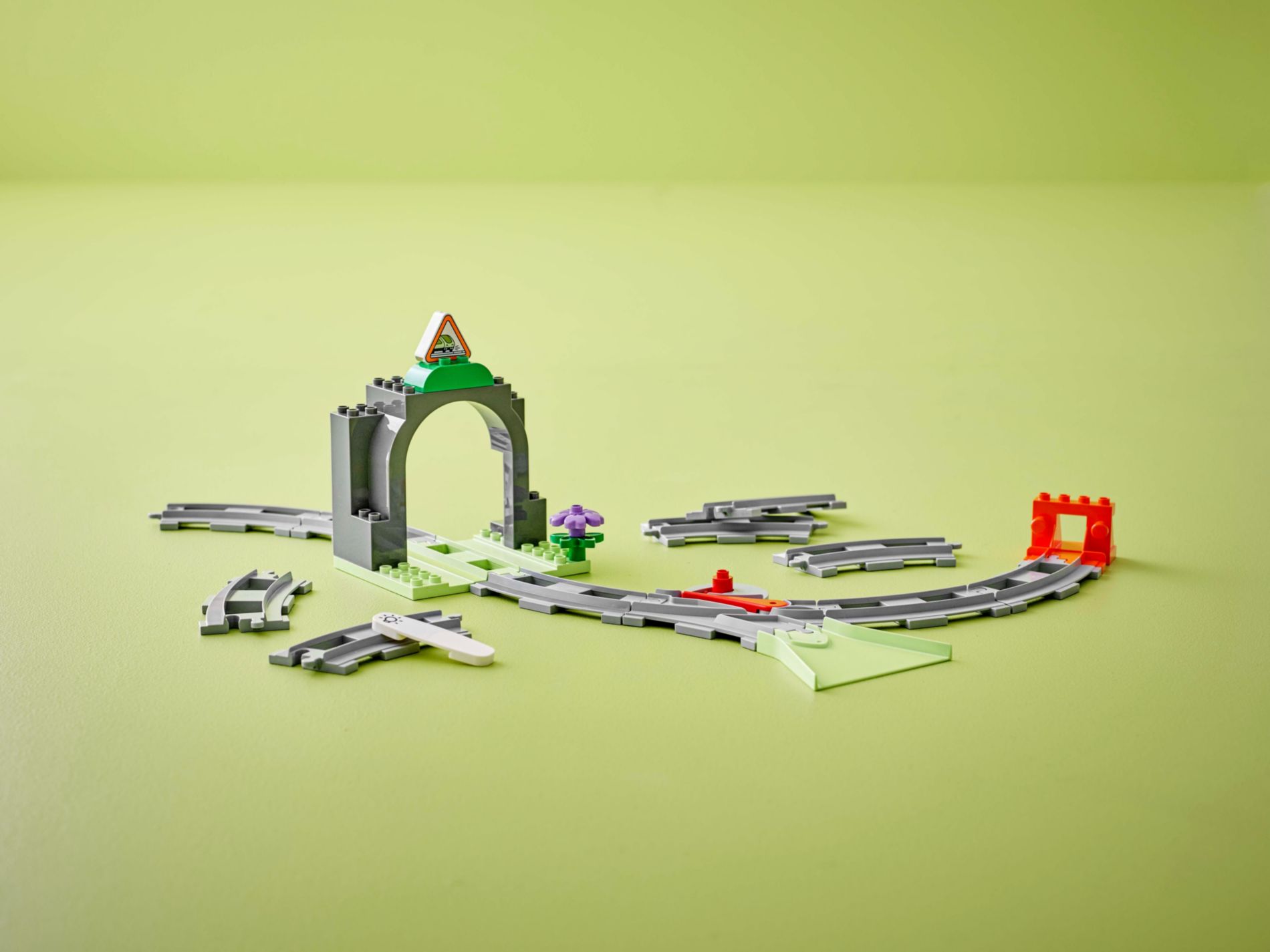 Конструктор Lego Duplo Железнодорожный тоннель и пути (10425) - фото 5