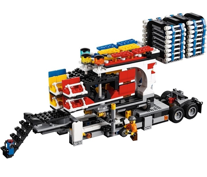 Конструктор Lego Expert Ярмаркова метушня (10244) - фото 4