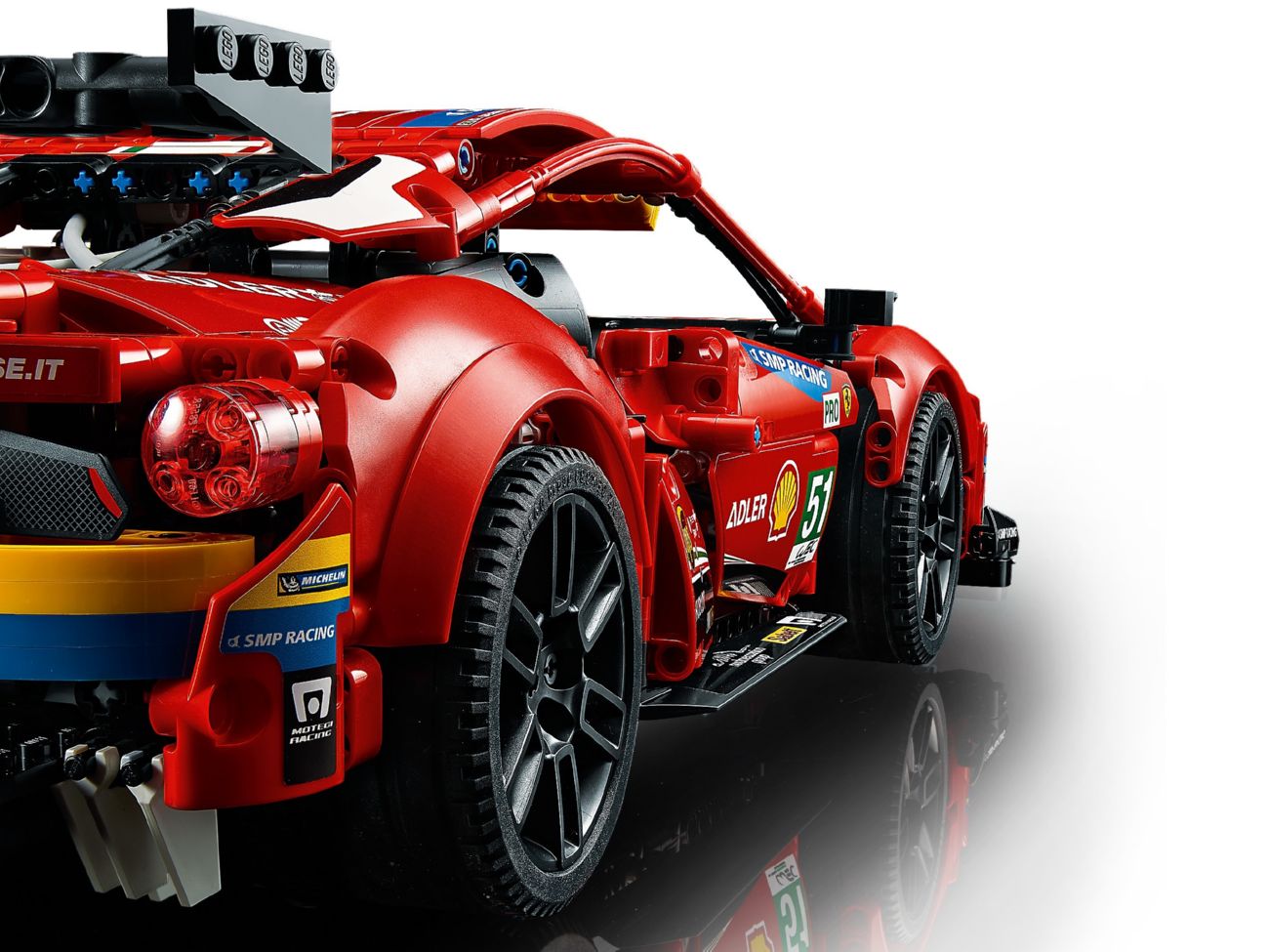 Конструктор Lego Technic Ferrari 488 GTE “AF Corse #51” (42125) - фото 4 Конструктор Lego Technic Ferrari 488 GTE “AF Corse #51” (42125) - фото 4