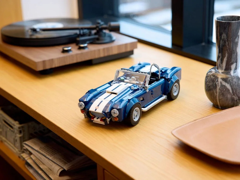 Конструктор Lego Expert Shelby Cobra 427 S/C (10357) - фото 9