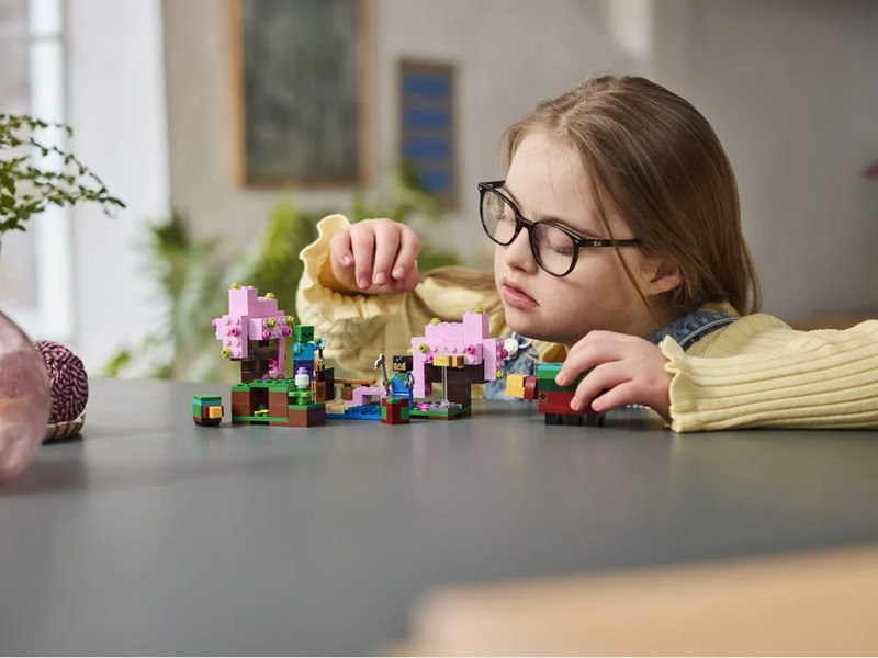 Конструктор Lego Сад цветущей вишни (21260) - фото 6