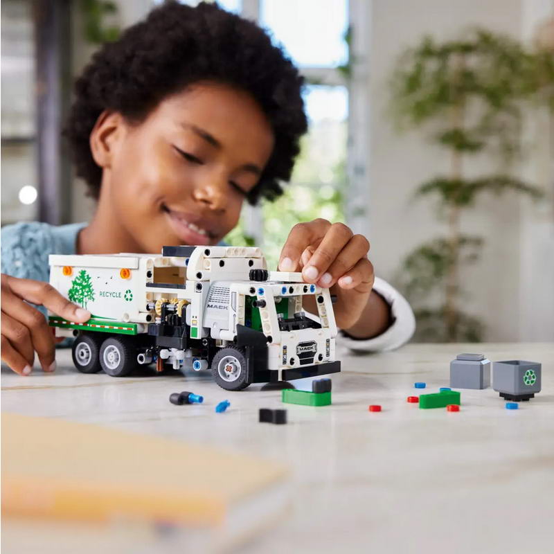 Конструктор Lego Technic Сміттєвоз Mack LR Electric (42167) - фото 6
