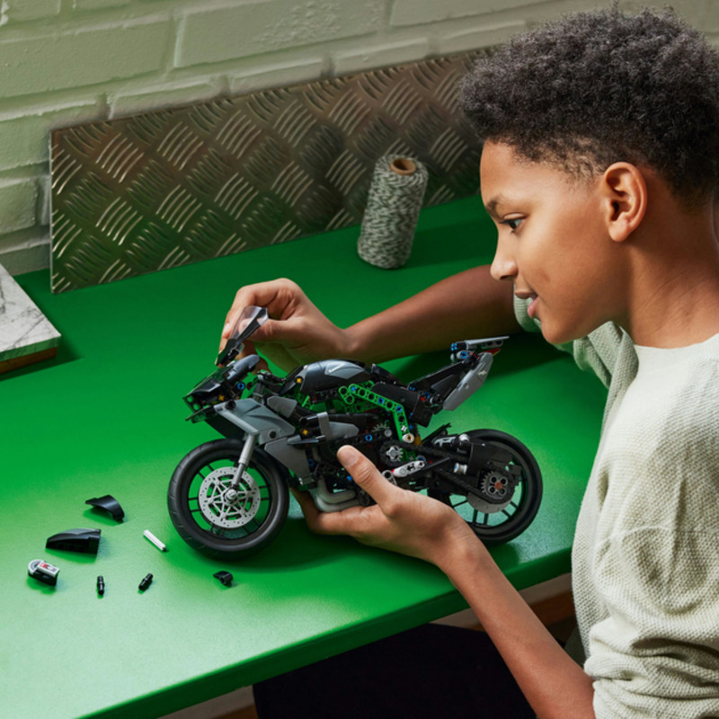 Конструктор Lego Technic Мотоцикл Kawasaki Ninja H2R 42170 - фото 5