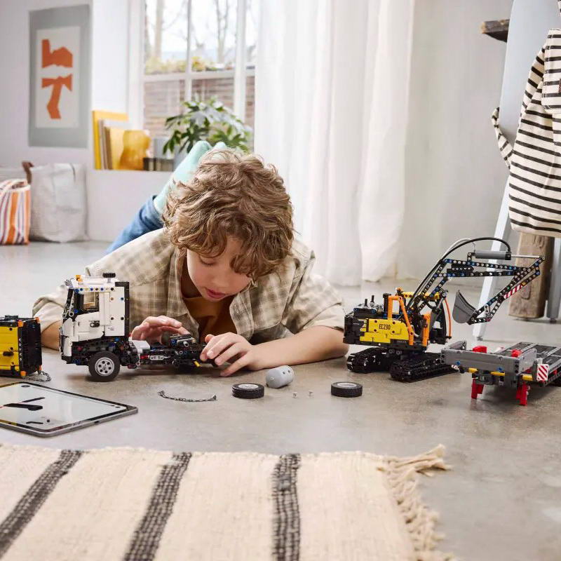 Конструктор Lego Вантажівка Volvo FMX та електричний екскаватор EC230 (42175) - фото 7
