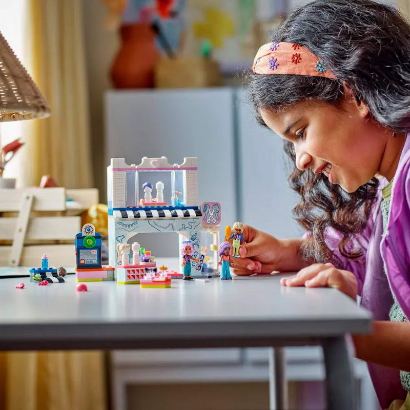Конструктор Lego Friends Парикмахерская и магазин аксессуаров (42662) - фото 4 Конструктор Lego Friends Парикмахерская и магазин аксессуаров (42662) - фото 4