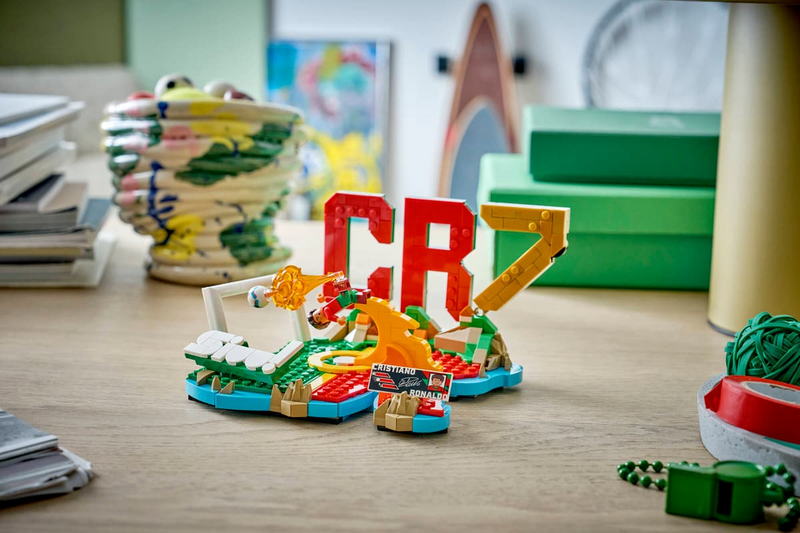 Конструктор Lego Editions Кріштіану Роналду - найкращі моменти футбольних матчів (43012) - фото 8 Конструктор Lego Editions Кріштіану Роналду - найкращі моменти футбольних матчів (43012) - фото 8