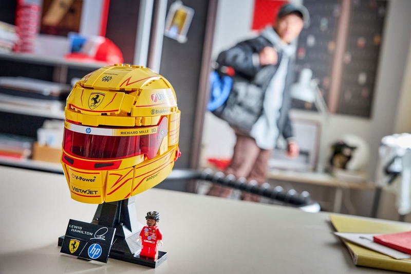 Конструктор LEGO Editions Formula 1 Шлем Льюиса Гамильтона из команды Scuderia Ferrari HP (43022) - фото 9 Конструктор LEGO Editions Formula 1 Шлем Льюиса Гамильтона из команды Scuderia Ferrari HP (43022) - фото 9