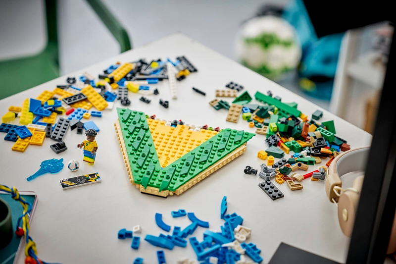 Конструктор LEGO Editions Football Винисиус Жуниор – лучшие моменты футбольных матчей (43027) - фото 5