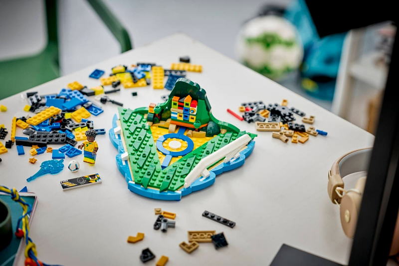 Конструктор LEGO Editions Football Винисиус Жуниор – лучшие моменты футбольных матчей (43027) - фото 6