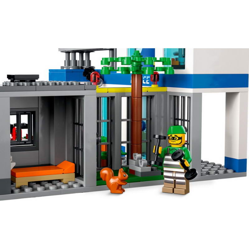 Конструктор Lego City Полицейский участок (60316) - фото 5
