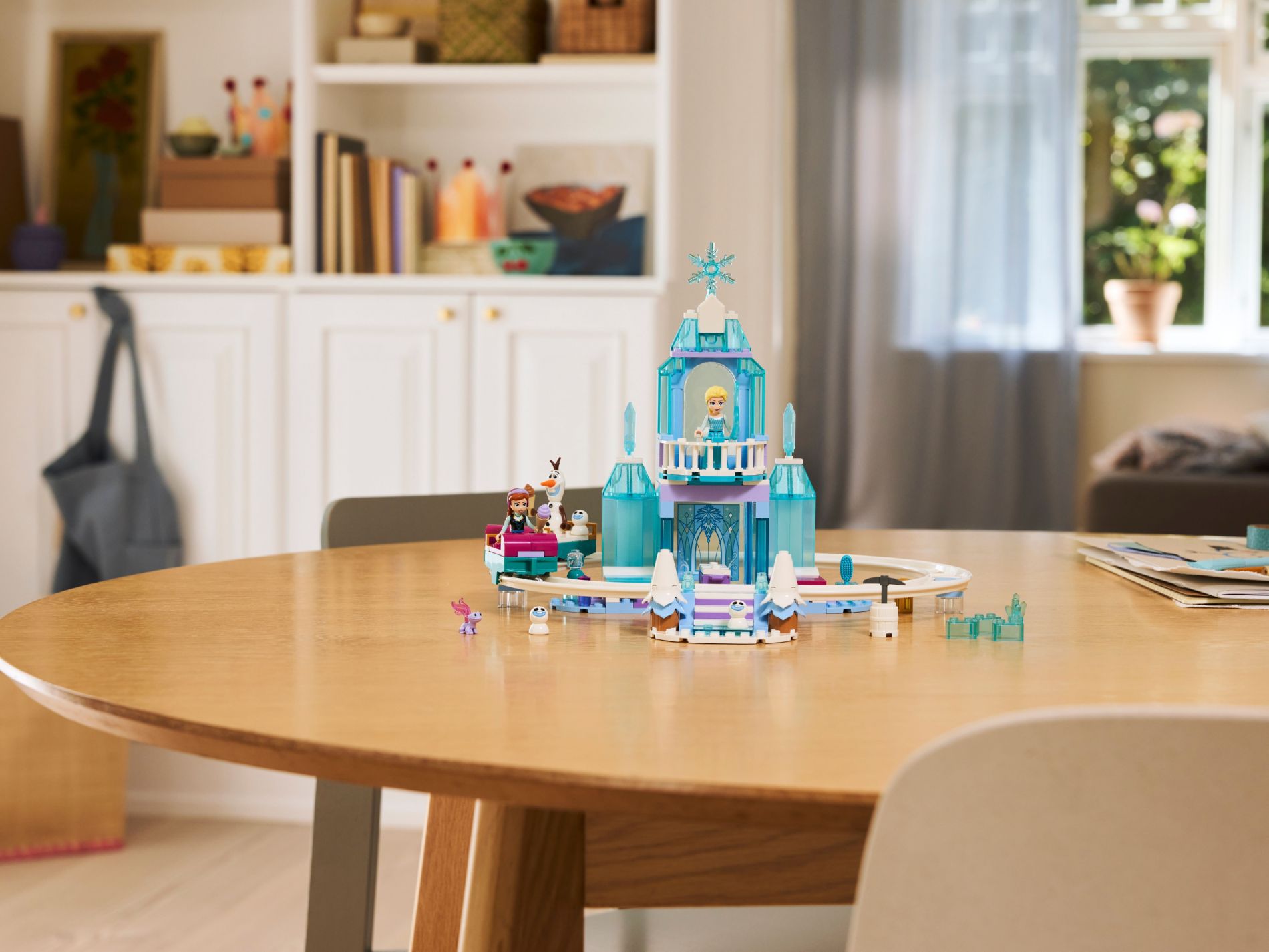 Конструктор Lego Disney Princess Ледовый замок Эльзы и снежная горка (43281) - фото 5 Конструктор Lego Disney Princess Ледовый замок Эльзы и снежная горка (43281) - фото 5