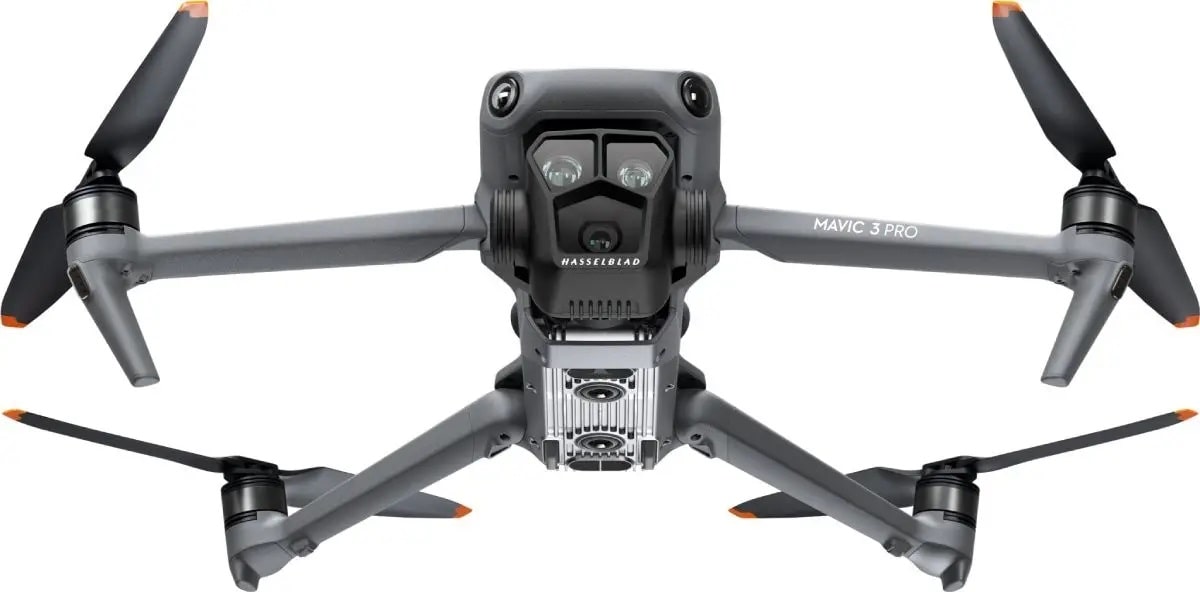 Квадрокоптер DJI Mavic 3 Pro Fly More Combo with DJI RC Pro (CP.MA.00000662.01) - фото 1 Квадрокоптер DJI Mavic 3 Pro Fly More Combo with DJI RC Pro (CP.MA.00000662.01) - фото 1
