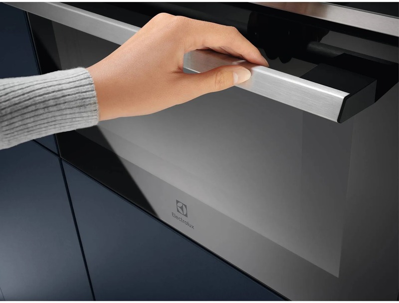 Встраиваемая микроволновая печь Electrolux EVM8E08X Europe - фото 3