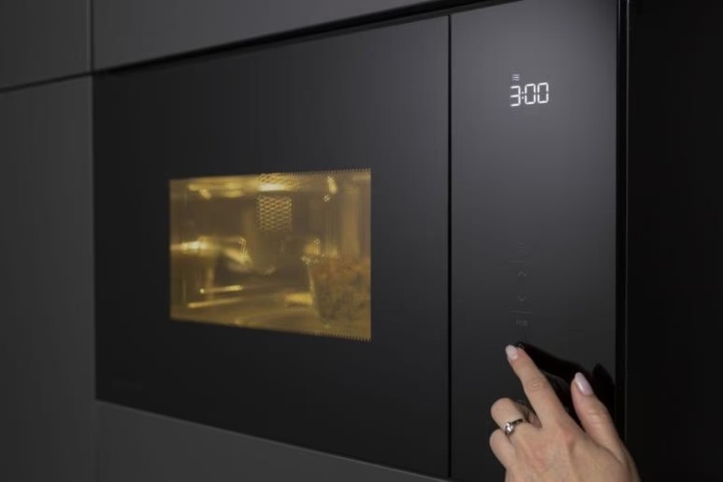 Встраиваемая микроволновая печь Hisense BIM325G62BG2 Europe - фото 3