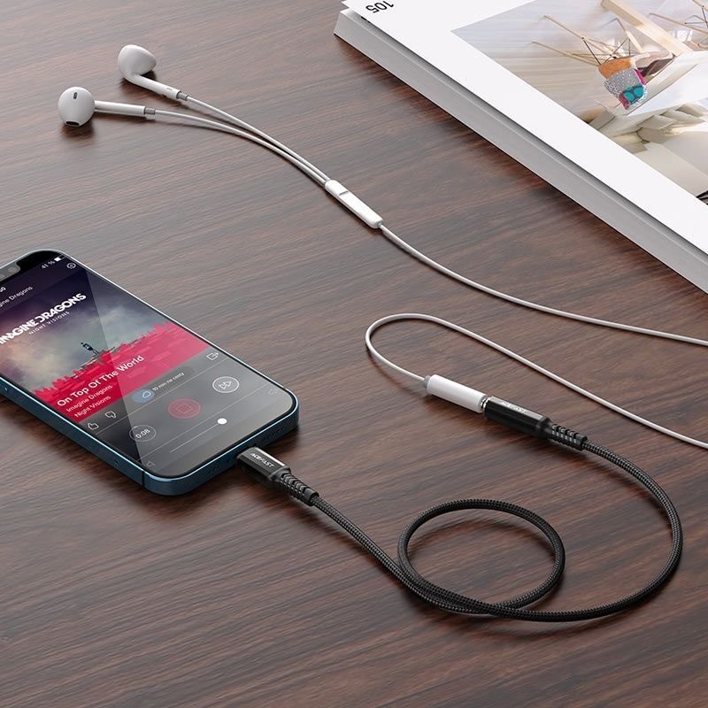 Кабель ACEFAST C1-05 Lightning to 3.5mm aluminum alloy headphones adapter cable Black (AFC1-05B) - фото 2 Кабель ACEFAST C1-05 Lightning to 3.5mm aluminum alloy headphones adapter cable Black (AFC1-05B) - фото 2
