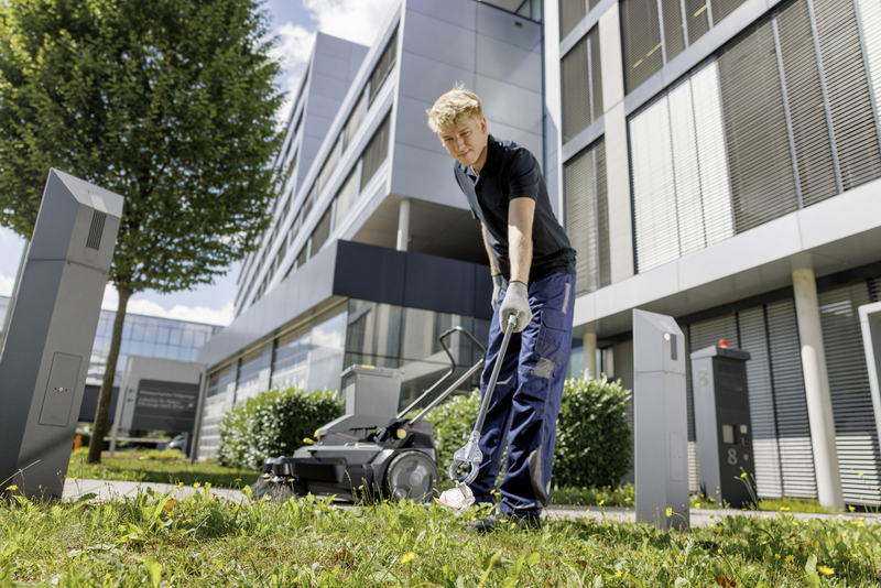 Підмітальна машина Karcher KM 70/30 C Bp 2SB (1.517-231.0) без АКБ та ЗП Europe - фото 3 Підмітальна машина Karcher KM 70/30 C Bp 2SB (1.517-231.0) без АКБ та ЗП Europe - фото 3