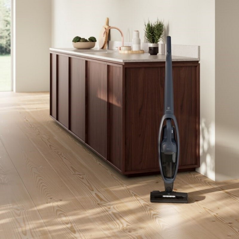 Вертикальный + ручной пылесос (2в1) Electrolux 500 Clean ES52CB18DB Denim Blue - фото 1 Вертикальный + ручной пылесос (2в1) Electrolux 500 Clean ES52CB18DB Denim Blue - фото 1