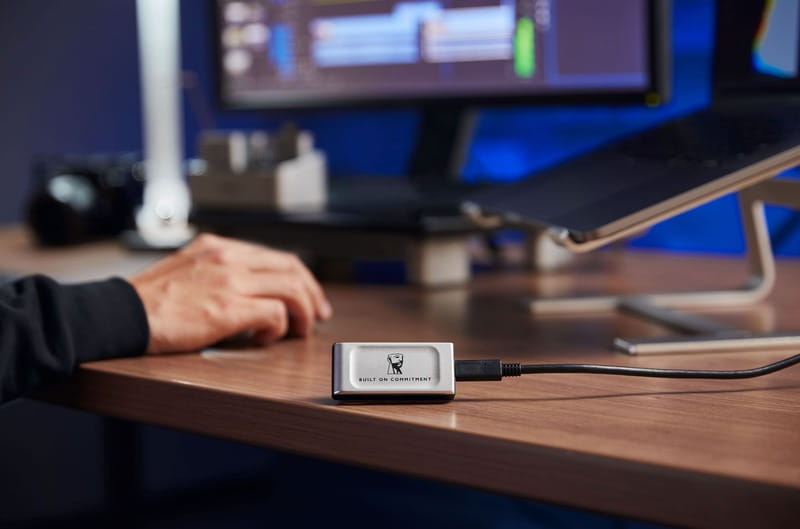 SSD накопитель Kingston USB Type-C 1TB XS2000 (SXS2000/1000GA) - фото 2 SSD накопитель Kingston USB Type-C 1TB XS2000 (SXS2000/1000GA) - фото 2